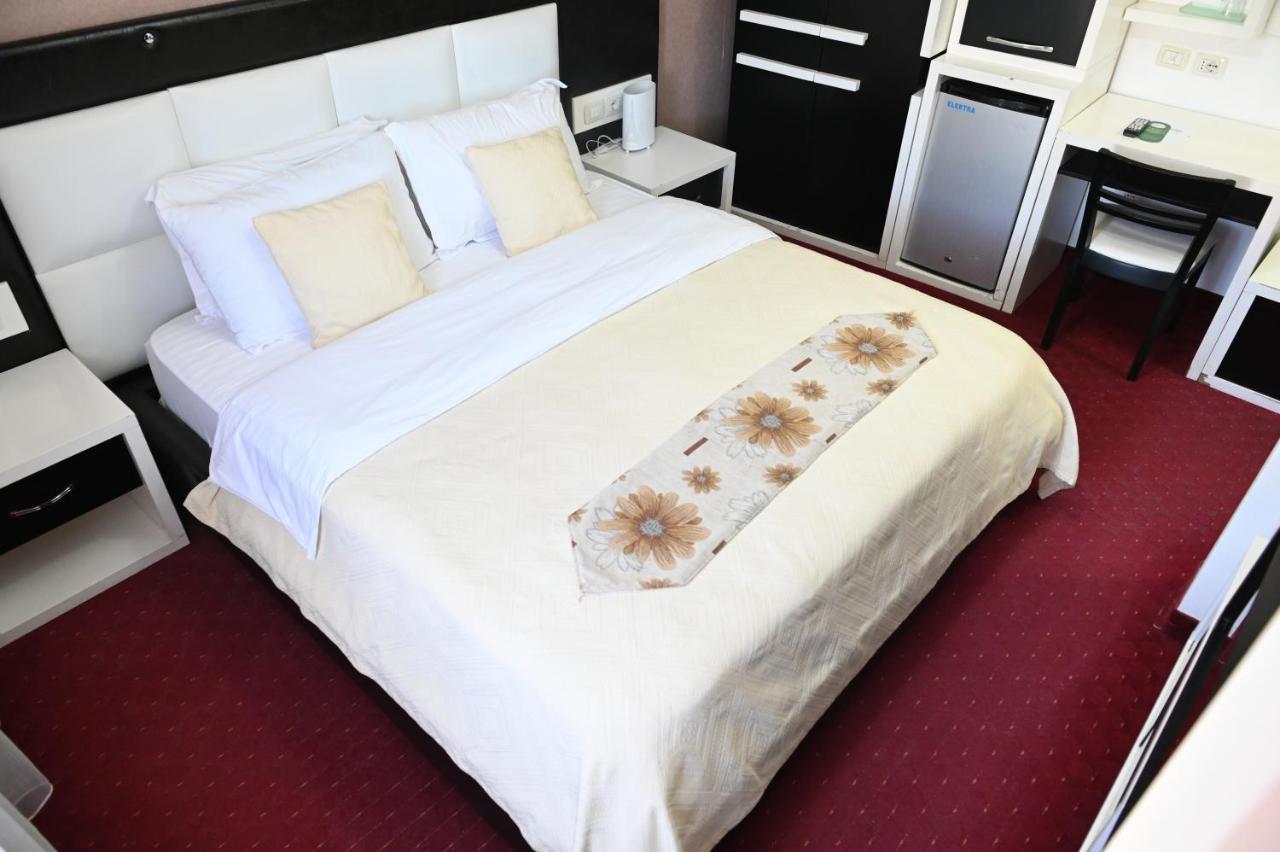 Hotel Liss Lezhe Exterior photo